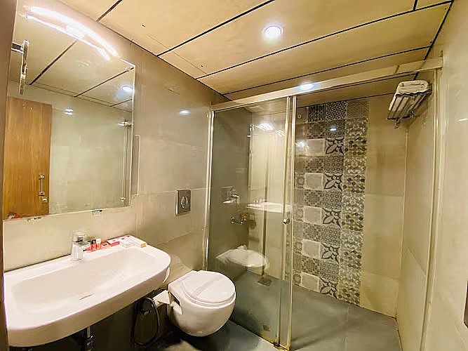 Hotel Ajay International DELUXE TWIN BEDDED ROOM 3