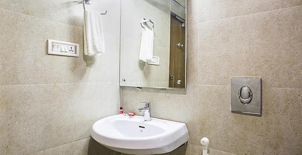 Hotel Ajay International DELUXE TWIN BEDDED ROOM 9