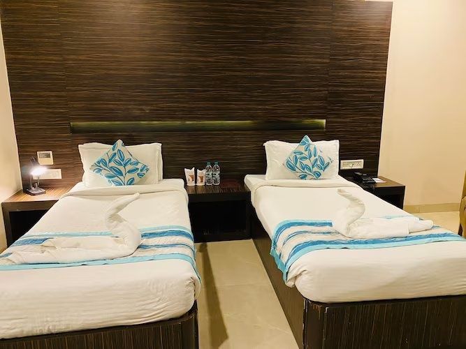 Hotel Ajay International DELUXE TWIN BEDDED ROOM 5