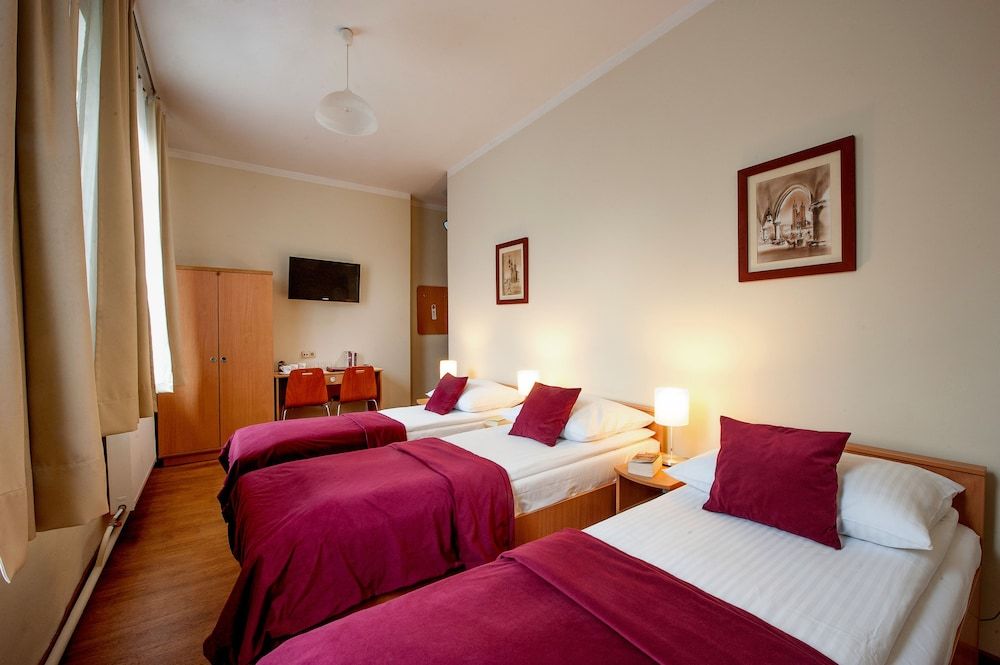 Maly Krakow Aparthotel Standard Triple Room 2