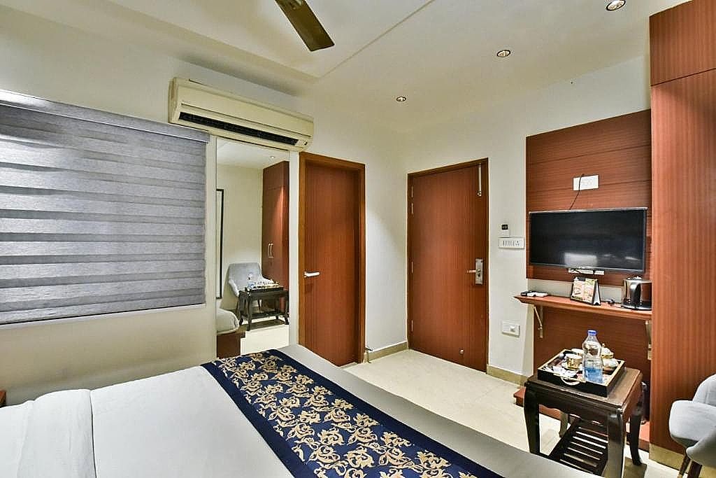 undefined Hotel Highland Inn 10