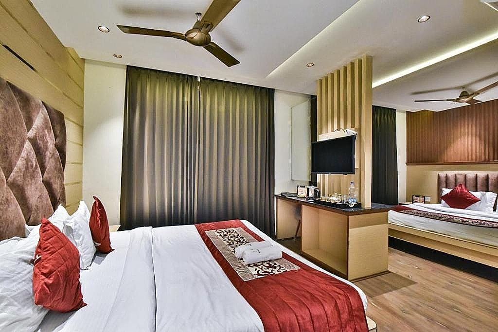 undefined Hotel Highland Inn 9