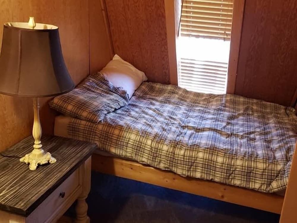 Family Cabin, Ensuite, Mountain View (Black Bear Pass)