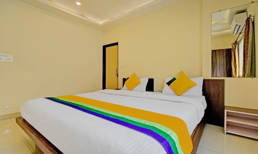Treebo Trip Platinum Inn Jalna Road Double Room 2