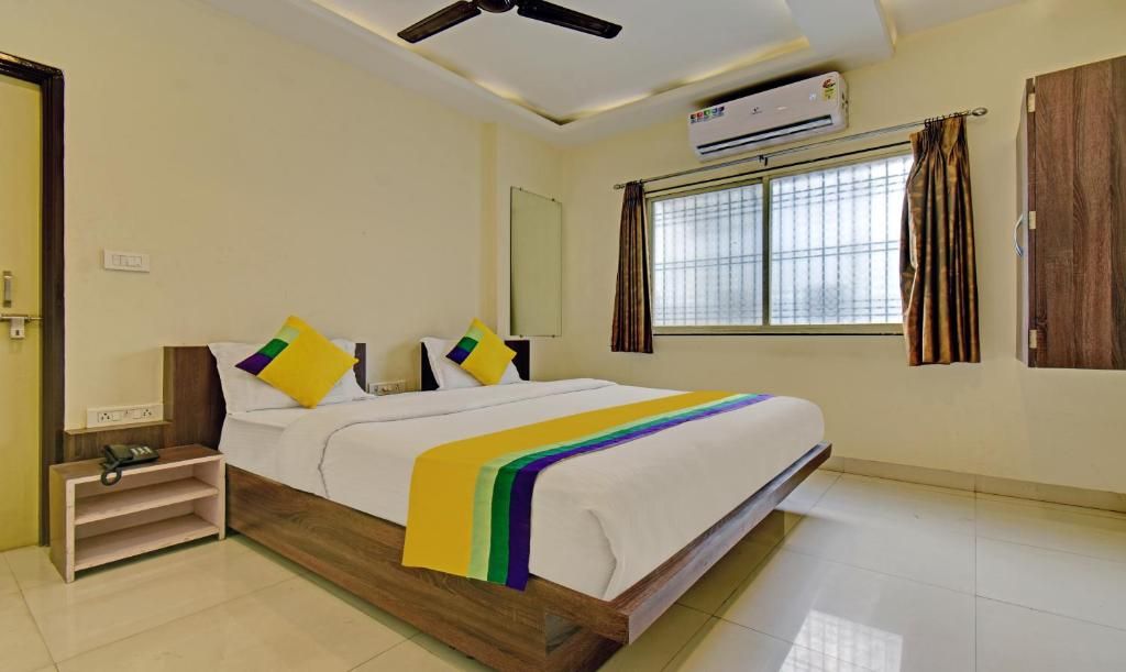 Treebo Trip Platinum Inn Jalna Road Double Room 4