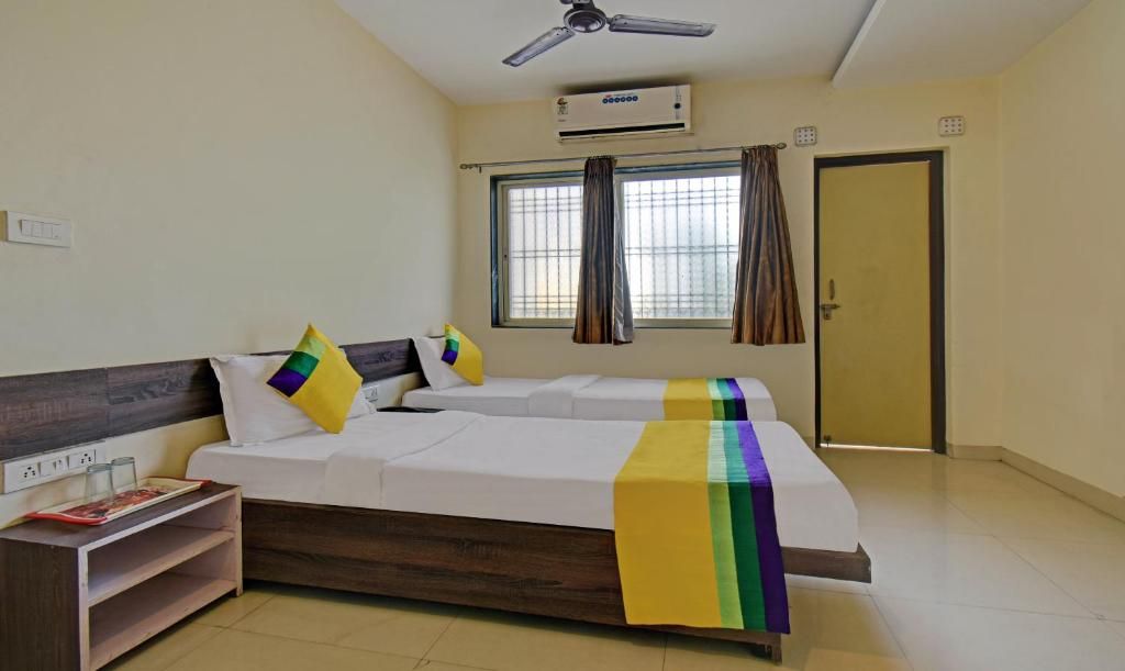 Treebo Trip Platinum Inn Jalna Road Standard Double Room 2
