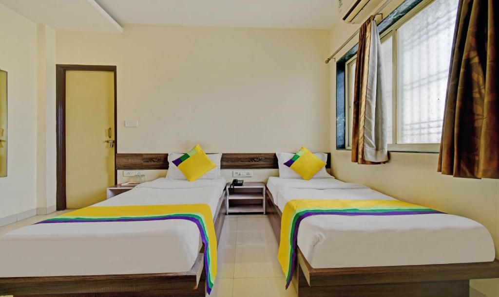 Treebo Trip Platinum Inn Jalna Road Standard Double Room 3