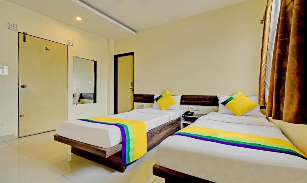 Treebo Trip Platinum Inn Jalna Road Standard Double Room 6