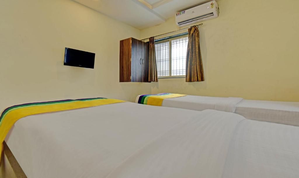 Treebo Trip Platinum Inn Jalna Road Standard Double Room 9