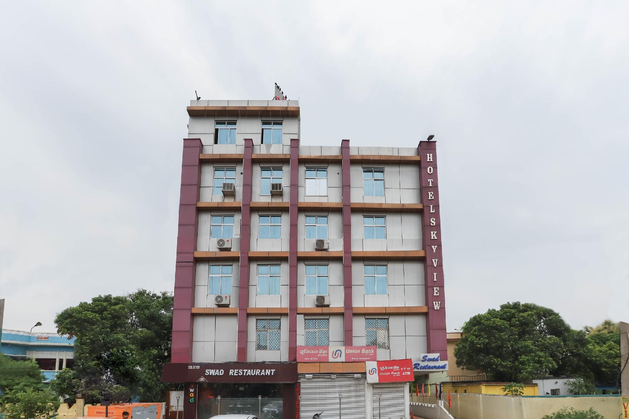 Capital O 49154 Hotel Sky View