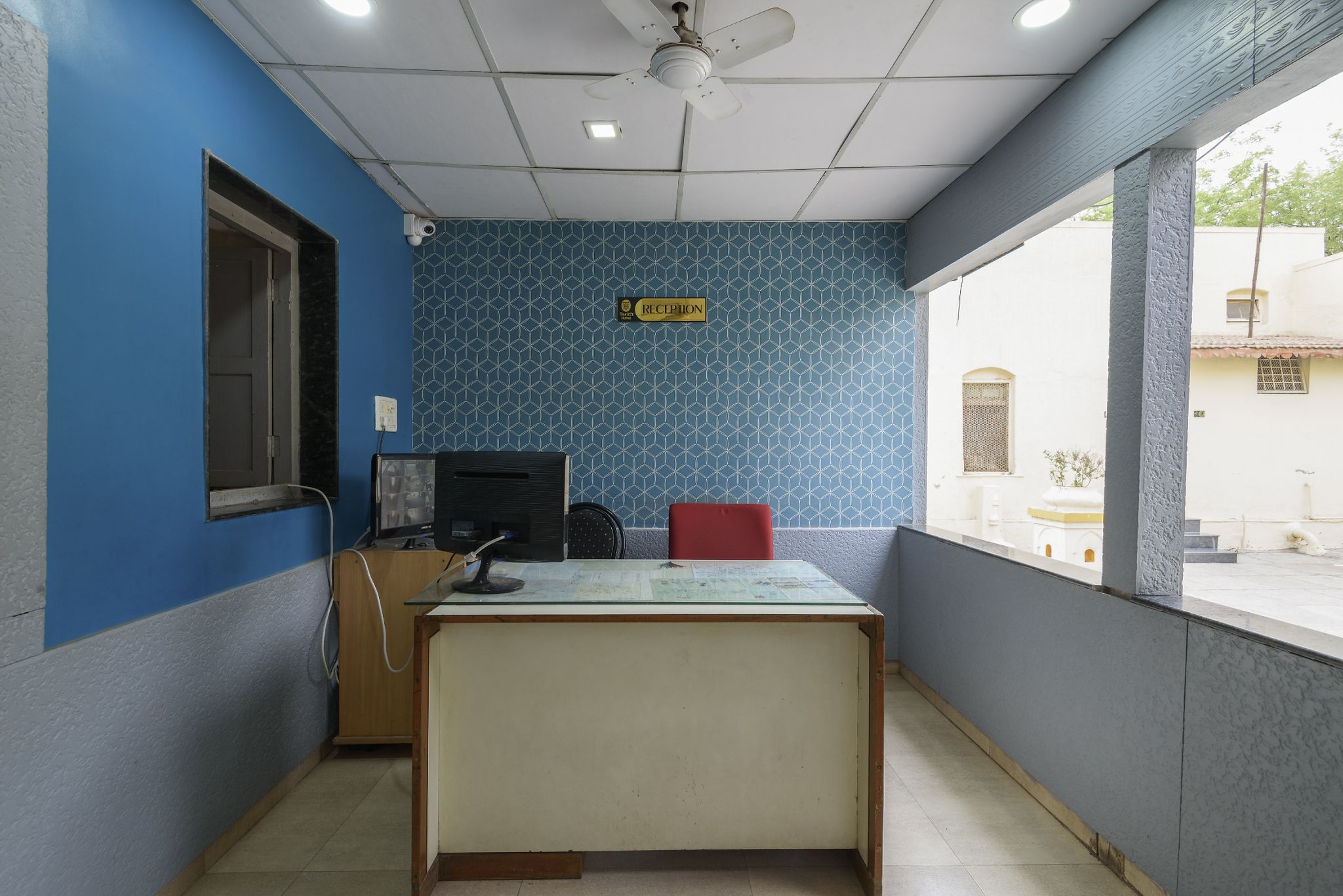 undefined Tourists Home 2