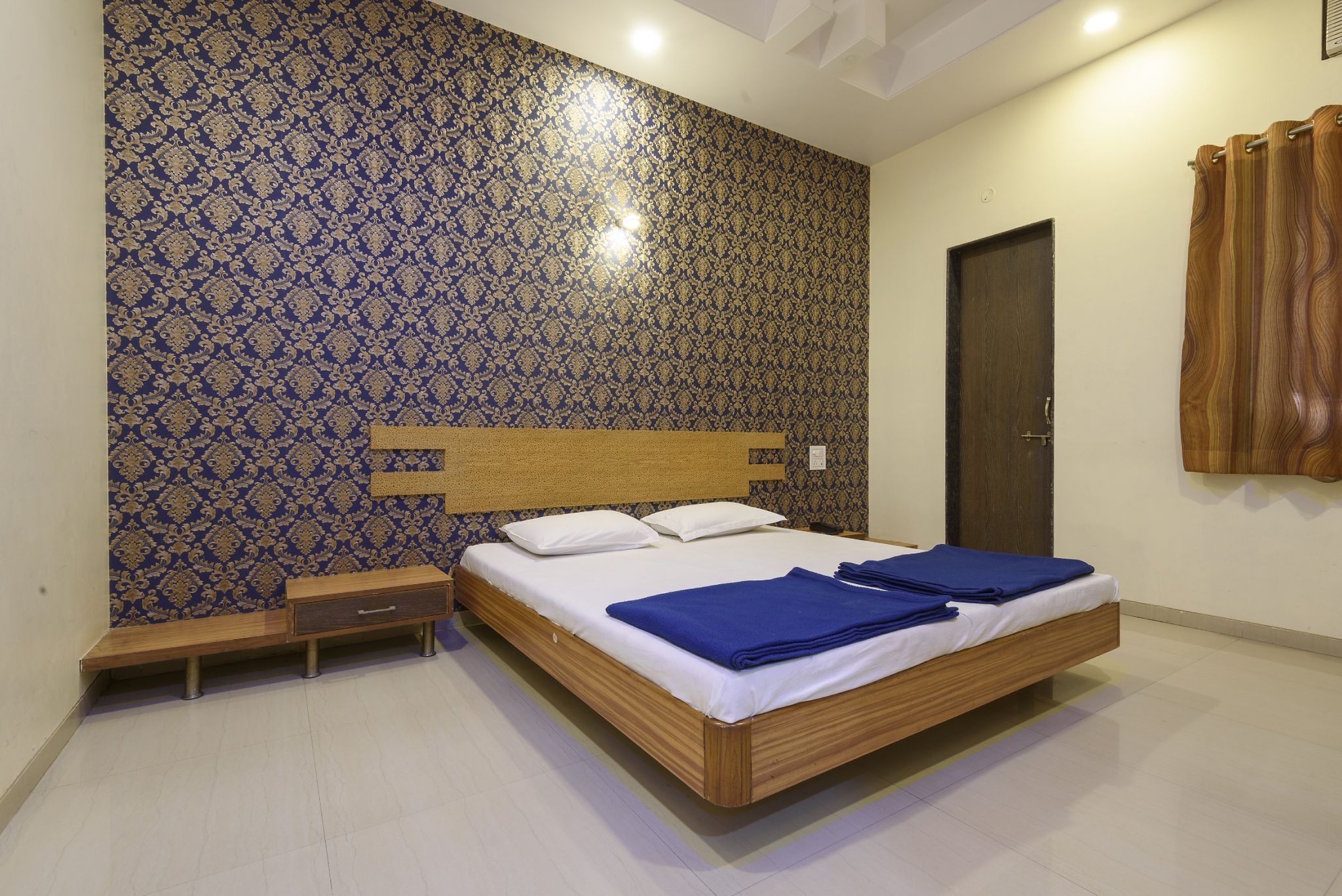 undefined Tourists Home 5