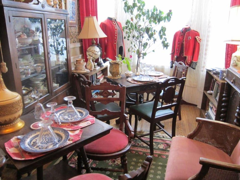 undefined Pimblett's Downtown Toronto B&B 3