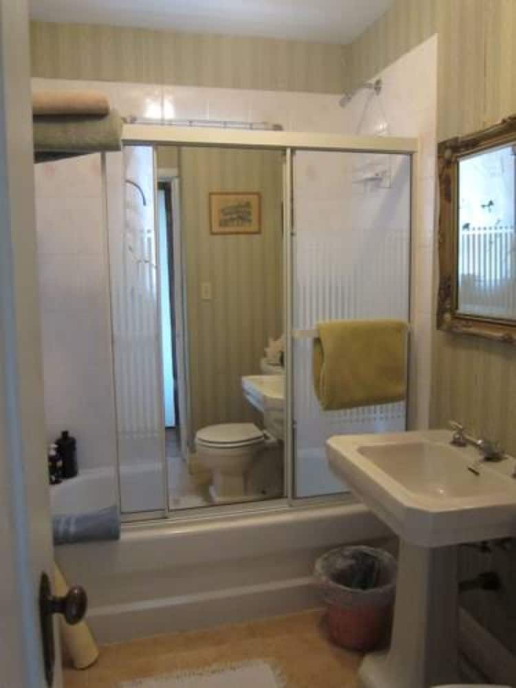 undefined Pimblett's Downtown Toronto B&B 8