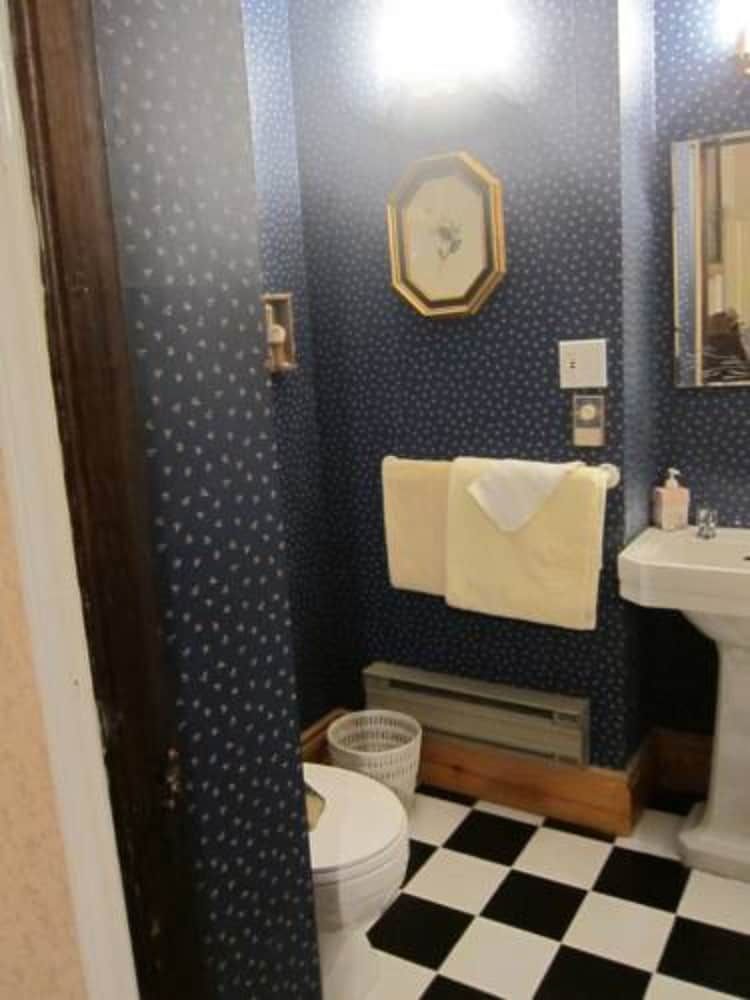 undefined Pimblett's Downtown Toronto B&B 9