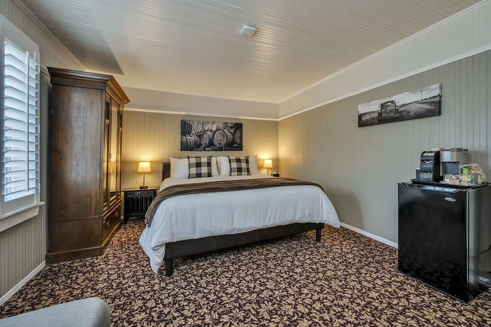 Room, 1 Queen Bed (St. Helena)