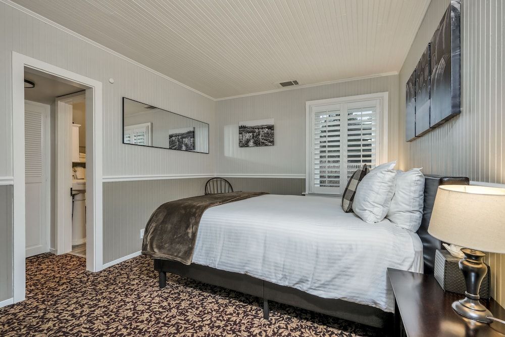 Calistoga Wine Way Inn Standard Room, 1 Queen Bed (Rutherford) 2