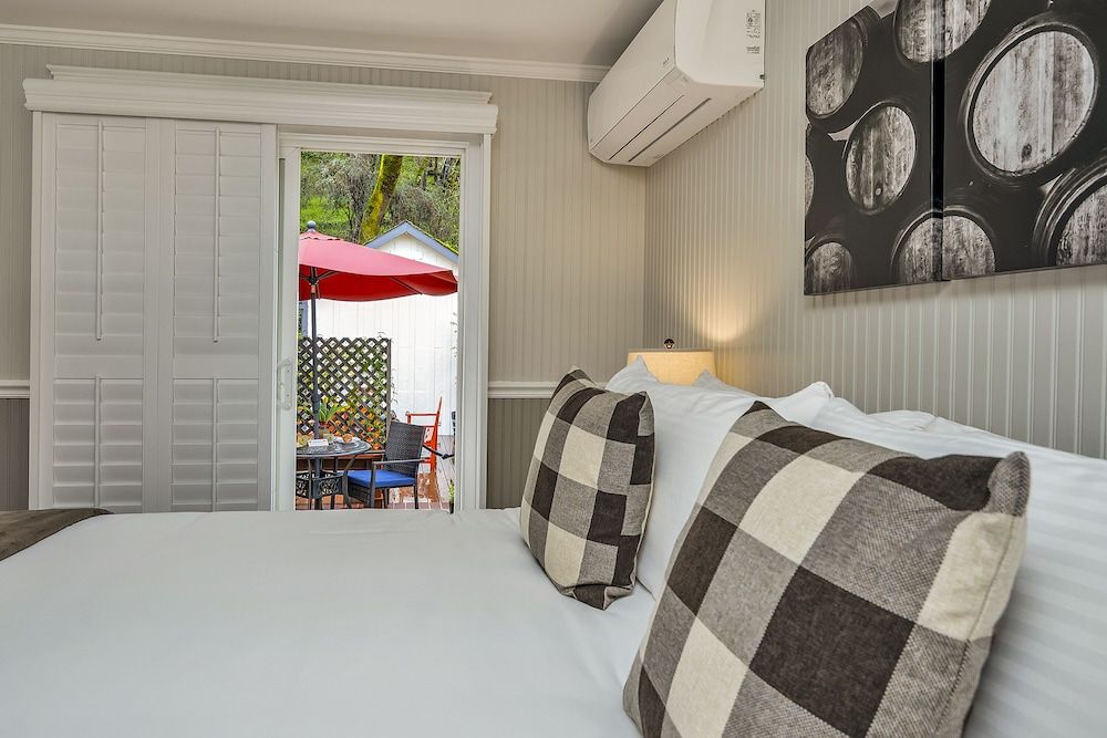 Calistoga Wine Way Inn Comfort Room, 1 King Bed (Oakville Garden) 3