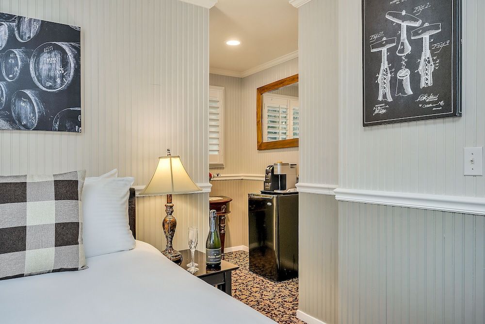 Calistoga Wine Way Inn Comfort Room, 1 King Bed (Yountville) 2