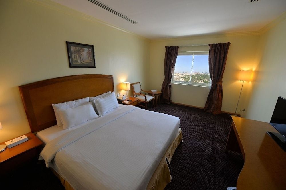 Signature Al Khobar Hotel Standard Room, 1 King Bed 3