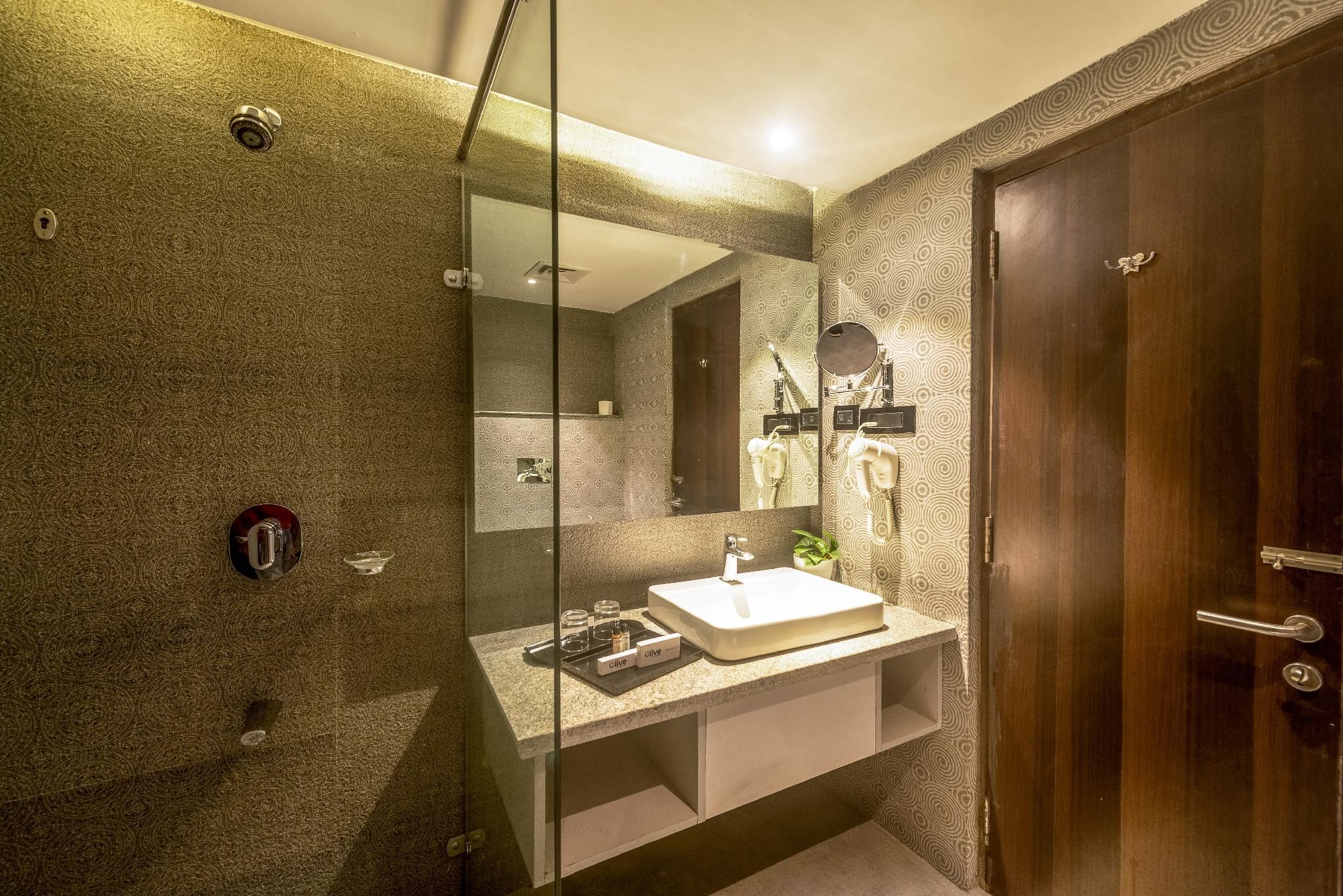 Olive Hotel Mg Road Dunsvirk Inn by Embassy Group Standard Room 11