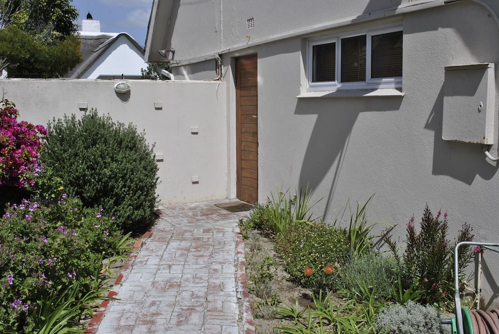 undefined Cotswold House 3