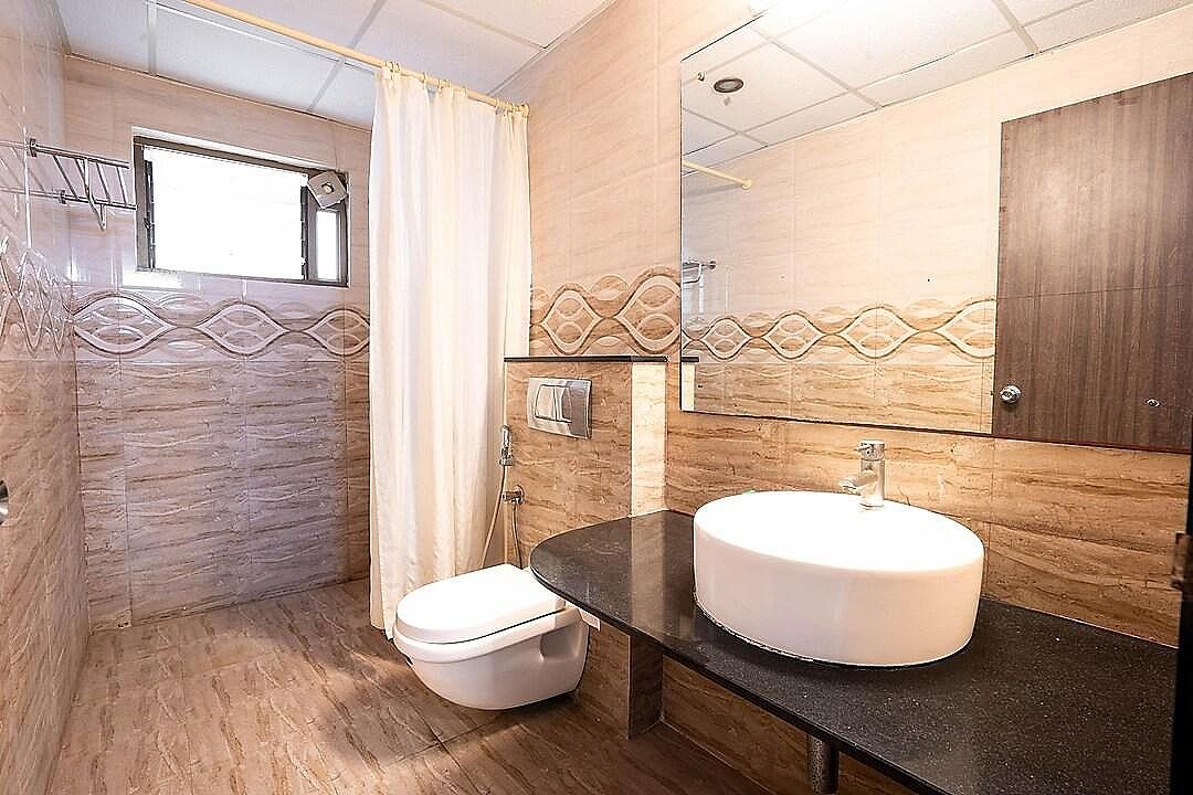 Compact Tea Square Deluxe King Room 5