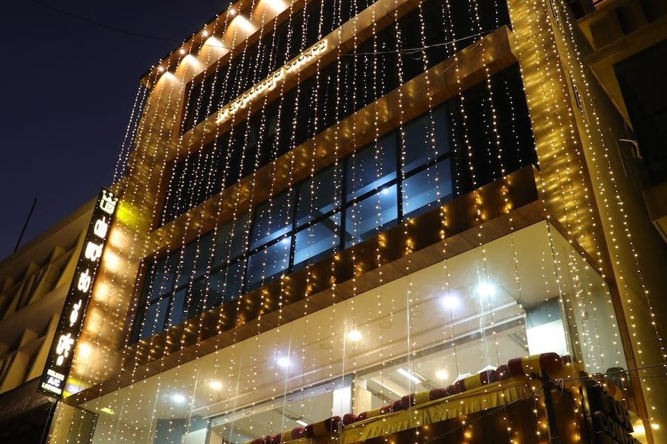 undefined Hotel UR Comforts 8
