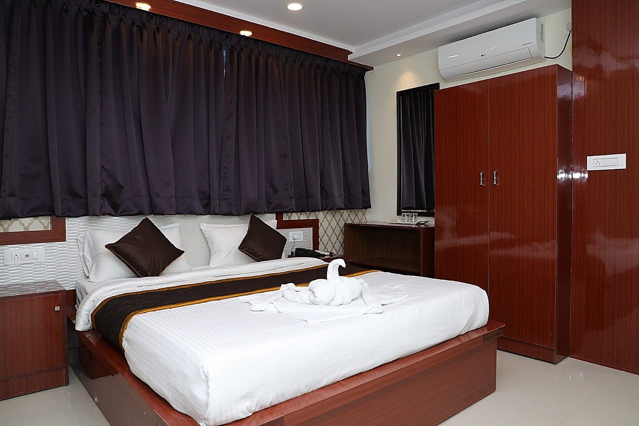Hotel UR Comforts Deluxe Room 7