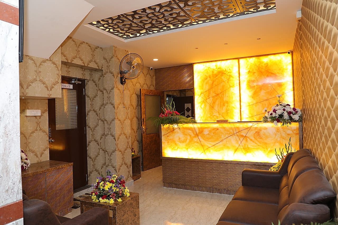 undefined Hotel UR Comforts 5