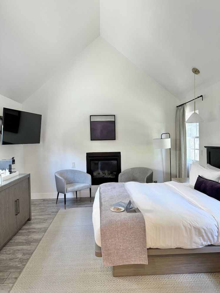 Lavender, A Four Sisters Inn Courtyard King + Patio