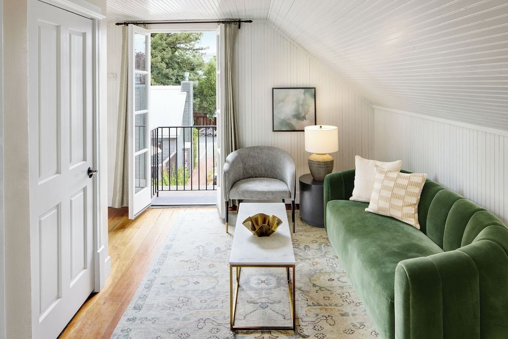 Lavender, A Four Sisters Inn Deluxe King Spa 3