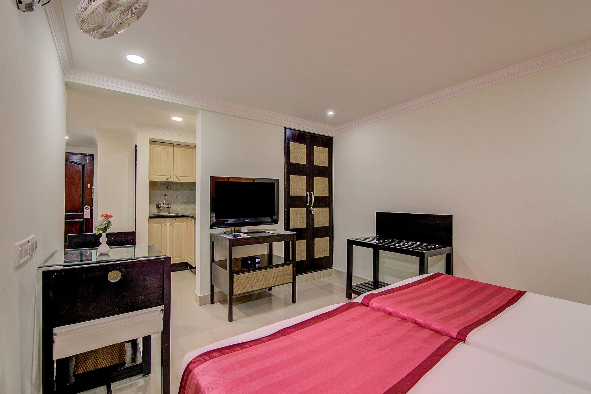 Shilton Suites - Ulsoor Road Deluxe Suite Single Room - Generic - YCHS 3