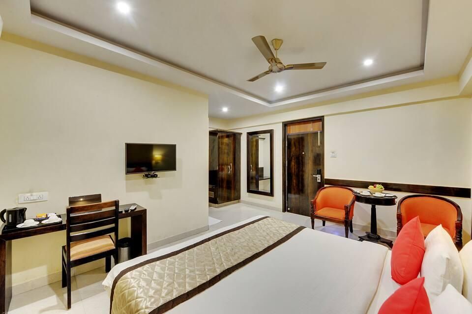 Silicon Suites Executive Room 6