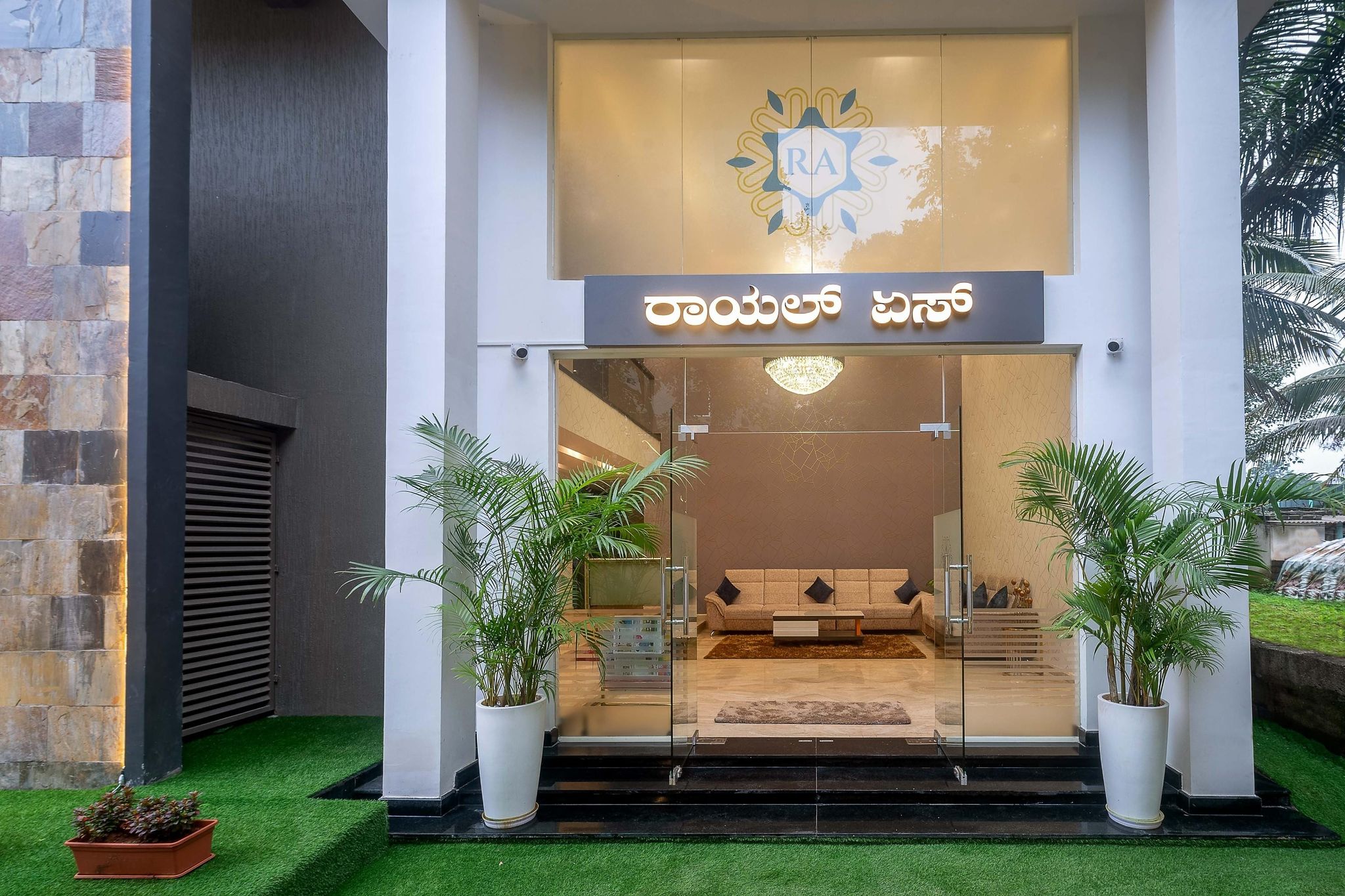 Royal Ace Boutique Hotel