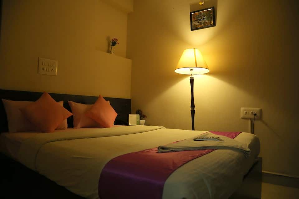 deluxe ac room rqgvq