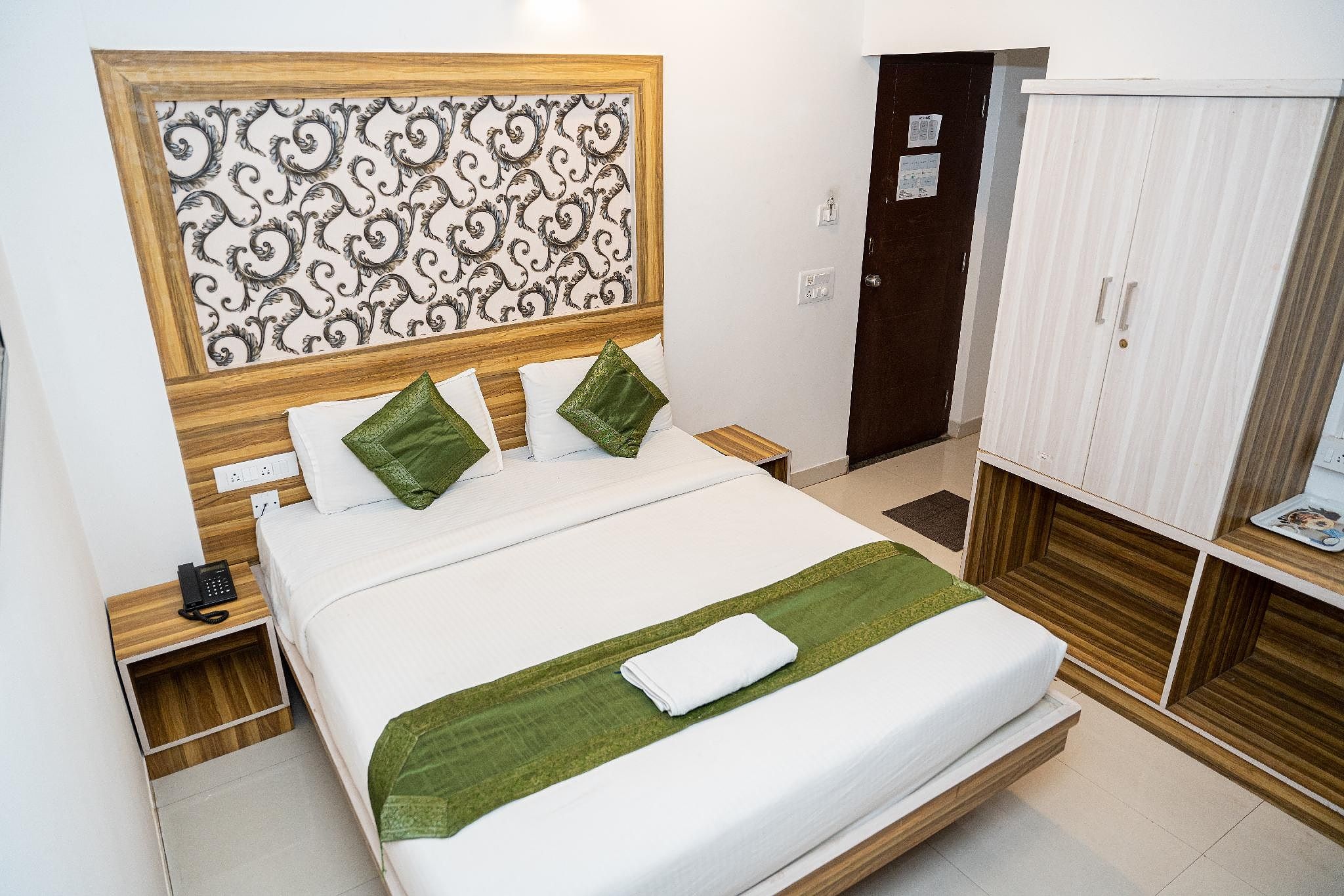 Hotel Dhruv Palace Deluxe