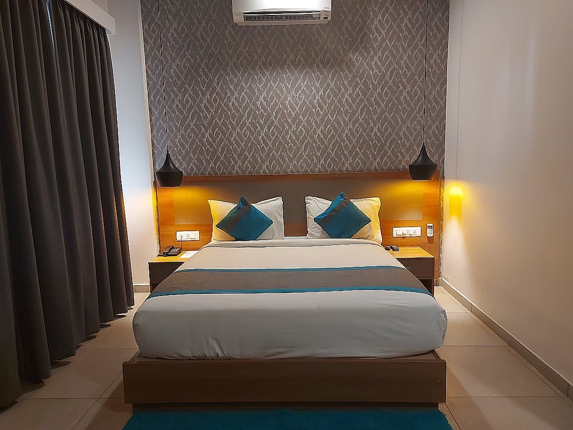 Parkwood Suites-Kadubeesanahall Deluxe Double or Twin Room 2