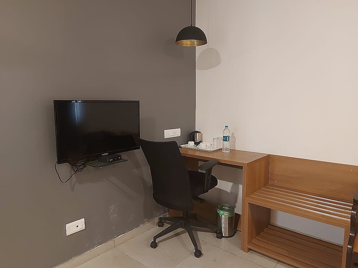 Parkwood Suites-Kadubeesanahall Deluxe Double or Twin Room 5