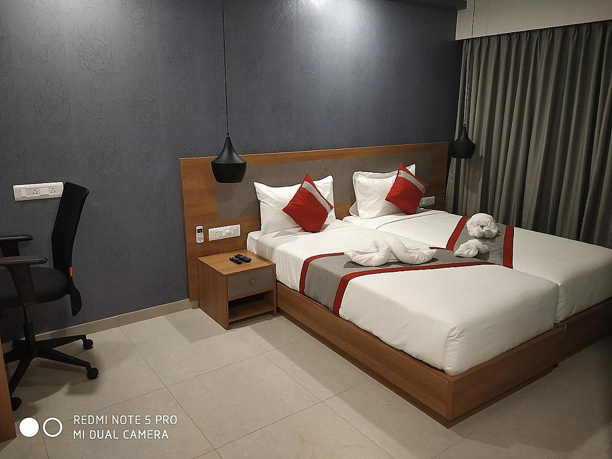 Parkwood Suites-Kadubeesanahall Deluxe Double or Twin Room 3