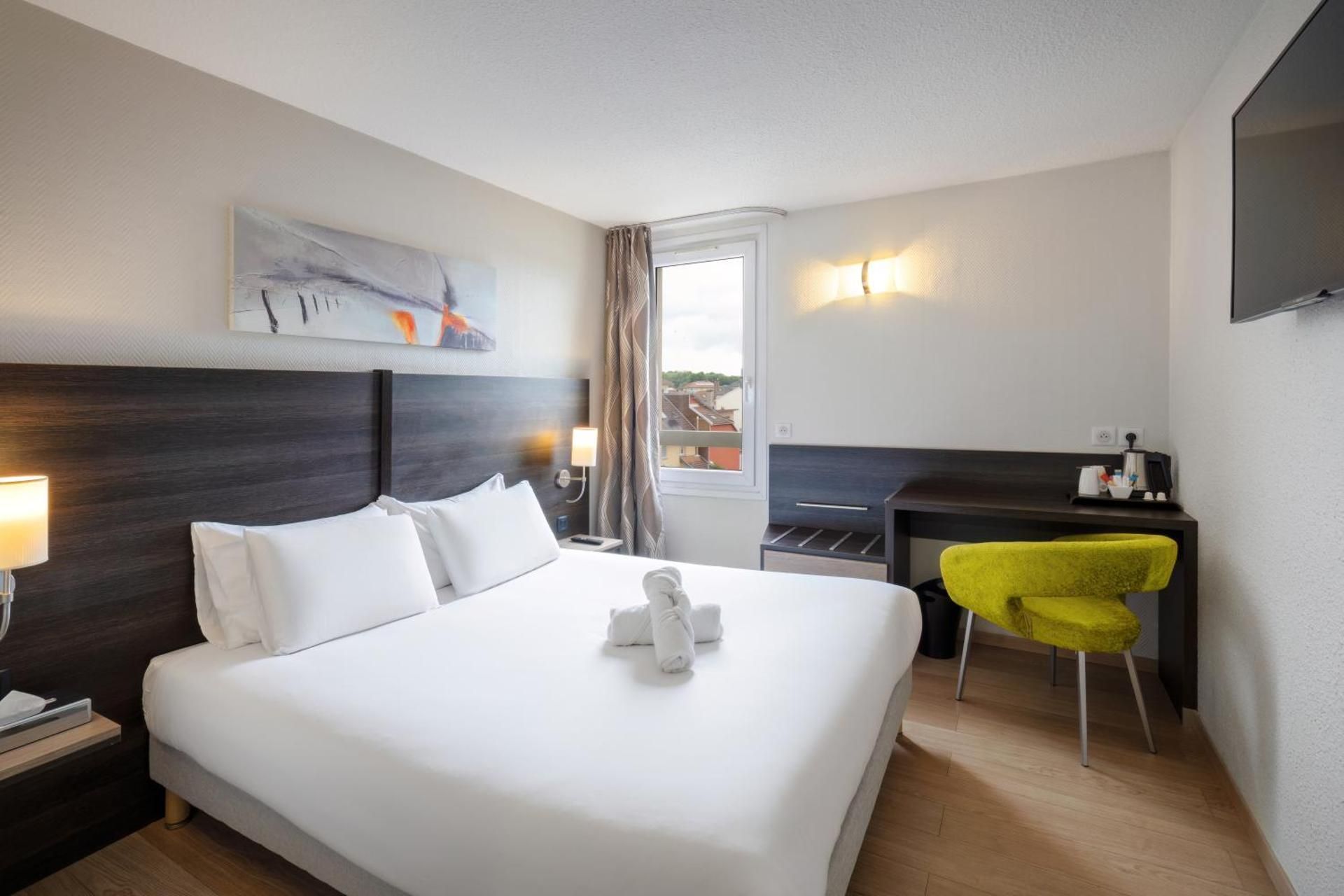 Two Double Room Adajcentes Non-Communicating