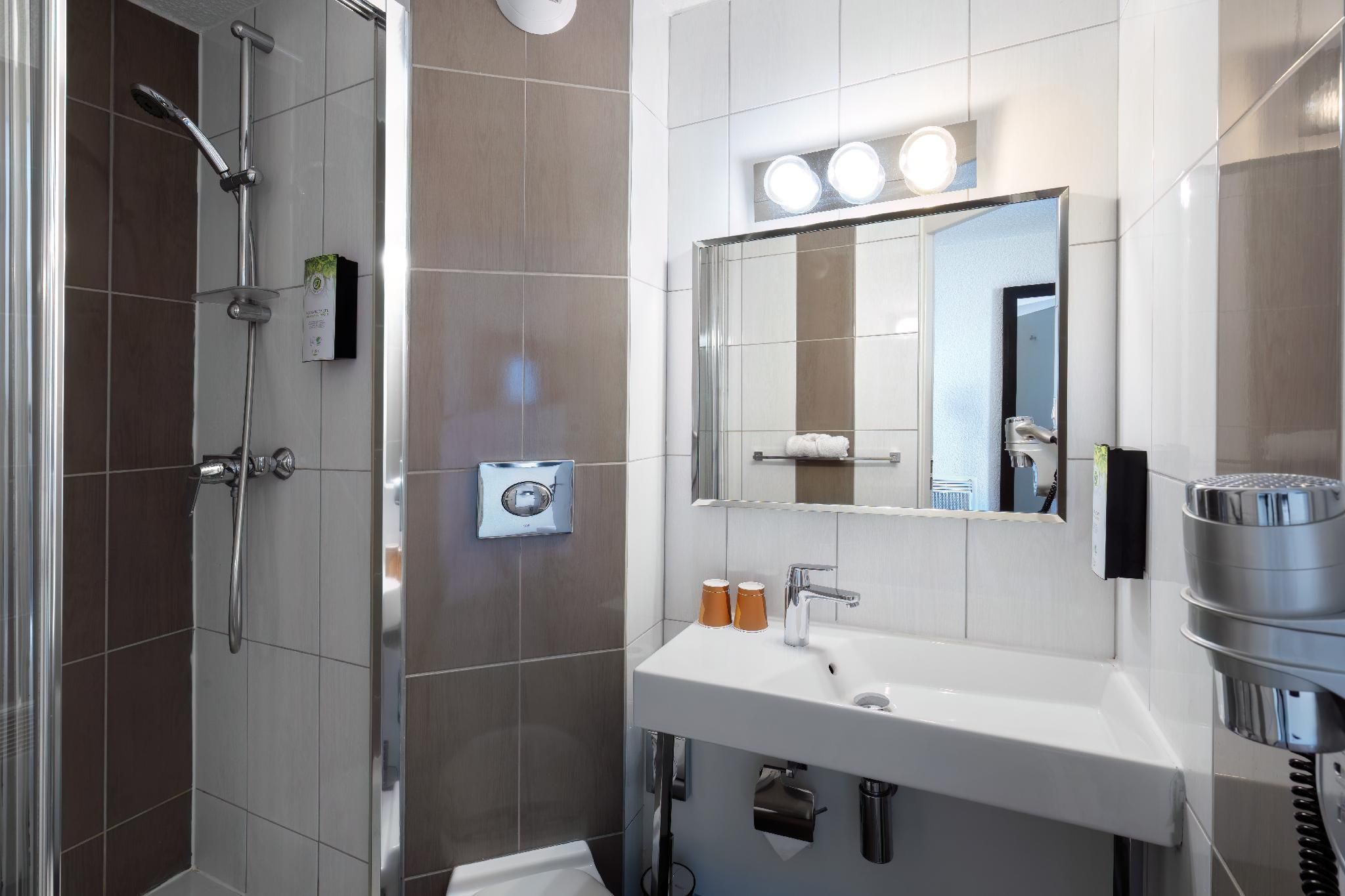 Kyriad Belfort Hotel Triple Room - 1 Double Bed 1 Single Bed 3