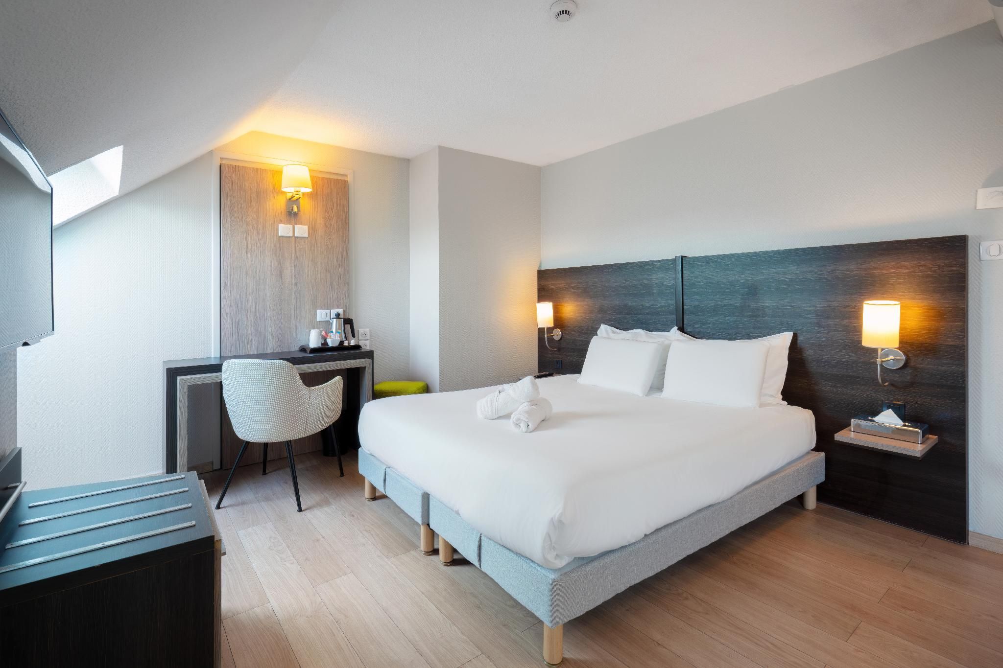 Kyriad Belfort Hotel Triple Room - 1 Double Bed 1 Single Bed