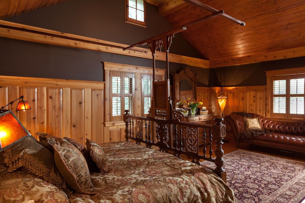 Luxury Suite, 1 King Bed, Private Bathroom