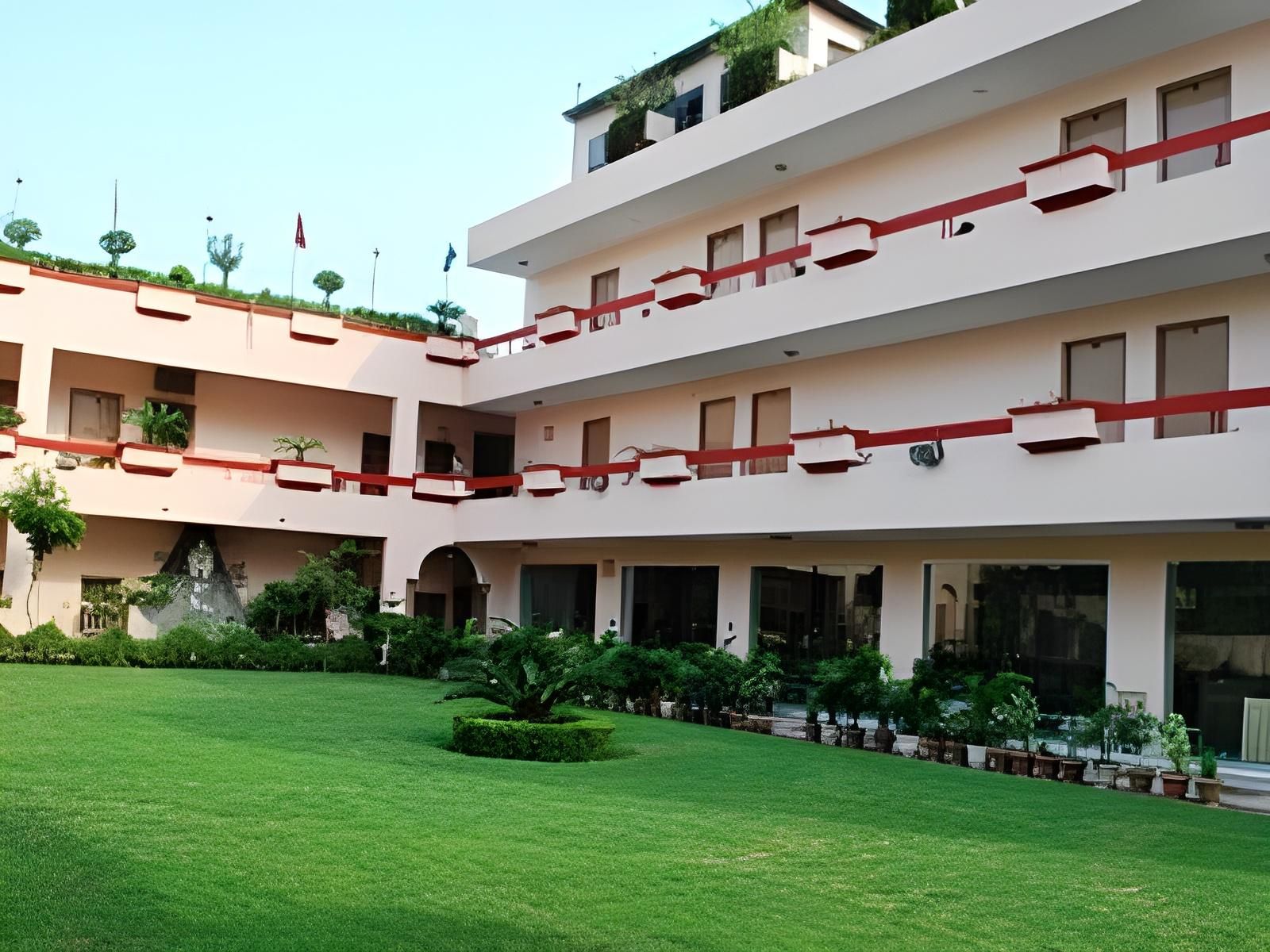 undefined Hotel East Lite 8