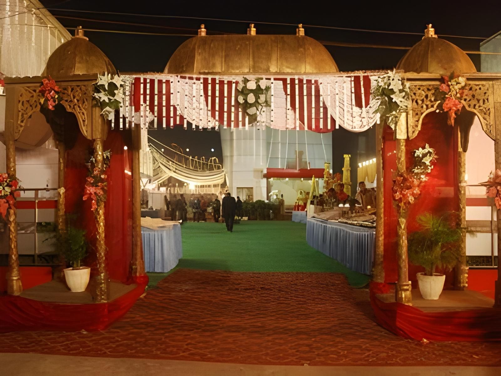 undefined Hotel East Lite 6