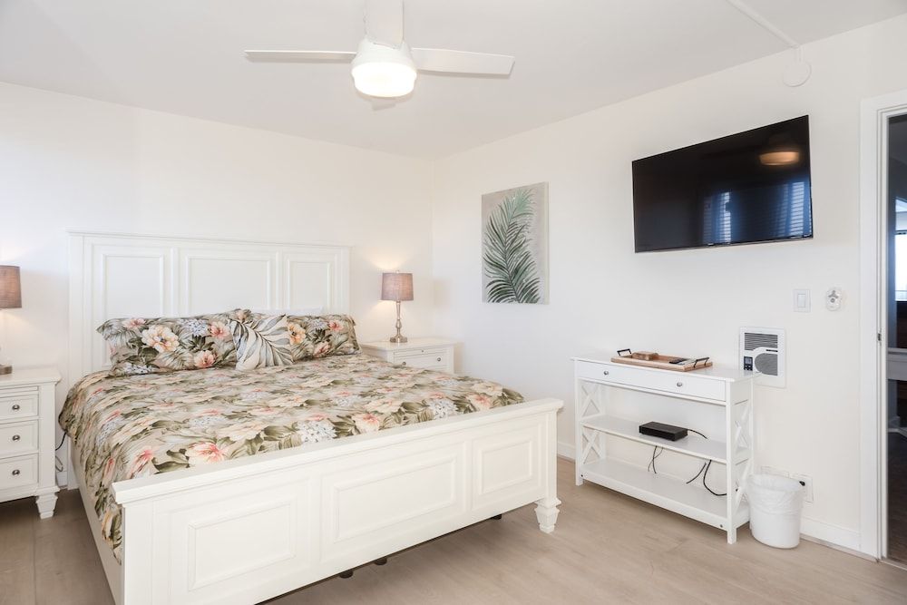 1-Bedroom Condominium - 607