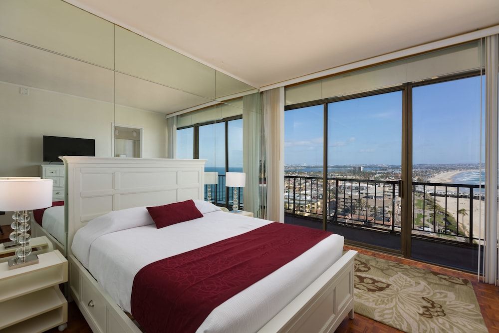 Capri by the Sea by All Seasons Resort Lodging 3-Bedroom Condominium - 1201 2