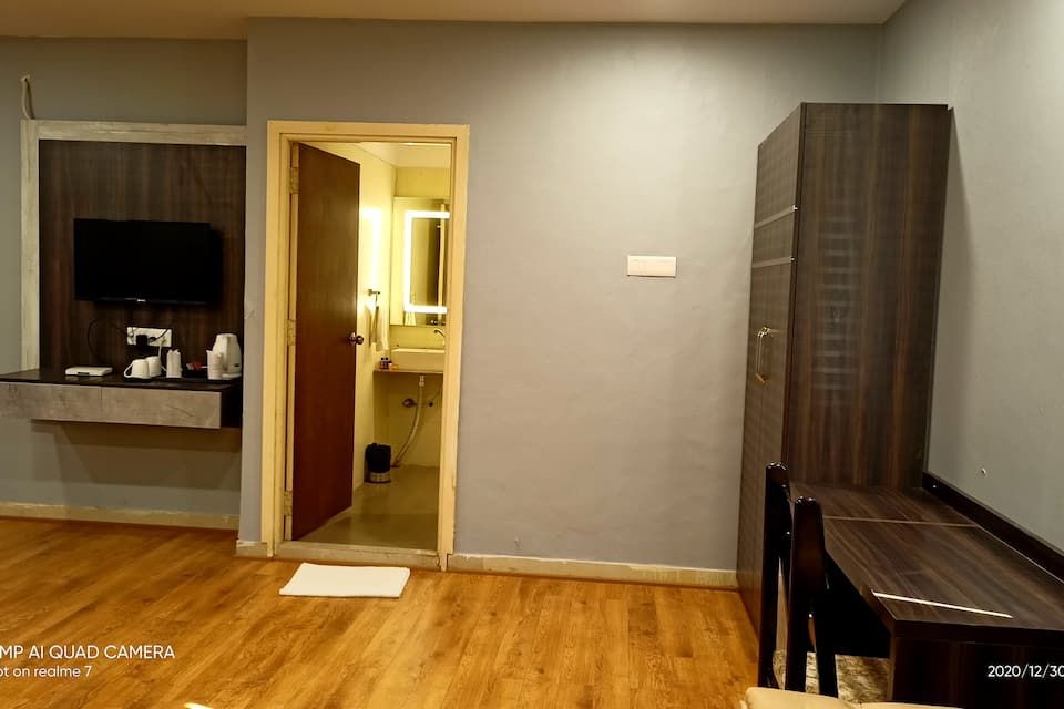 Hotel Radiance Super Deluxe Room 5