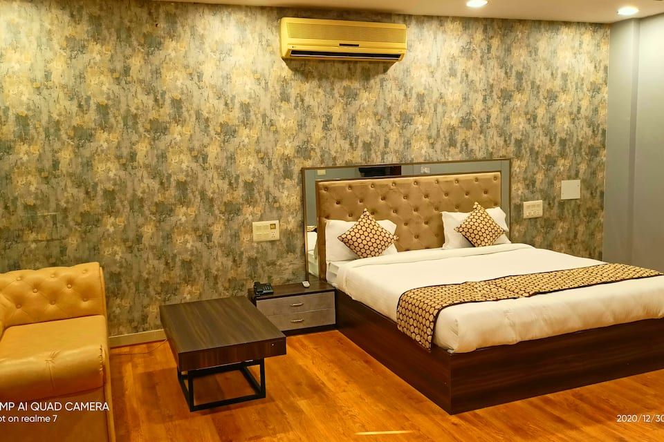 Hotel Radiance Super Deluxe Room